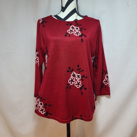 Francesca's Collections Tops - Francesca's Collections Red, Black & White Embroidered Floral 3/4 Sleeve Top